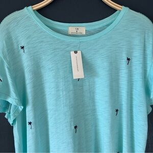 T.La Light Blue Palm Embroidered Short Sleeve Tee Size Medium holiday beach NWT